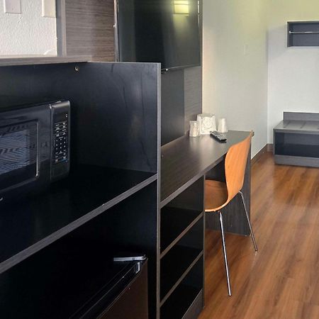 Park Inn By Radisson, Tracy Εξωτερικό φωτογραφία