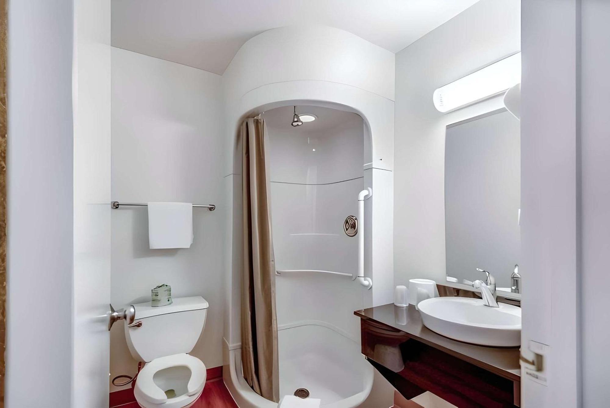 Park Inn By Radisson, Tracy Εξωτερικό φωτογραφία