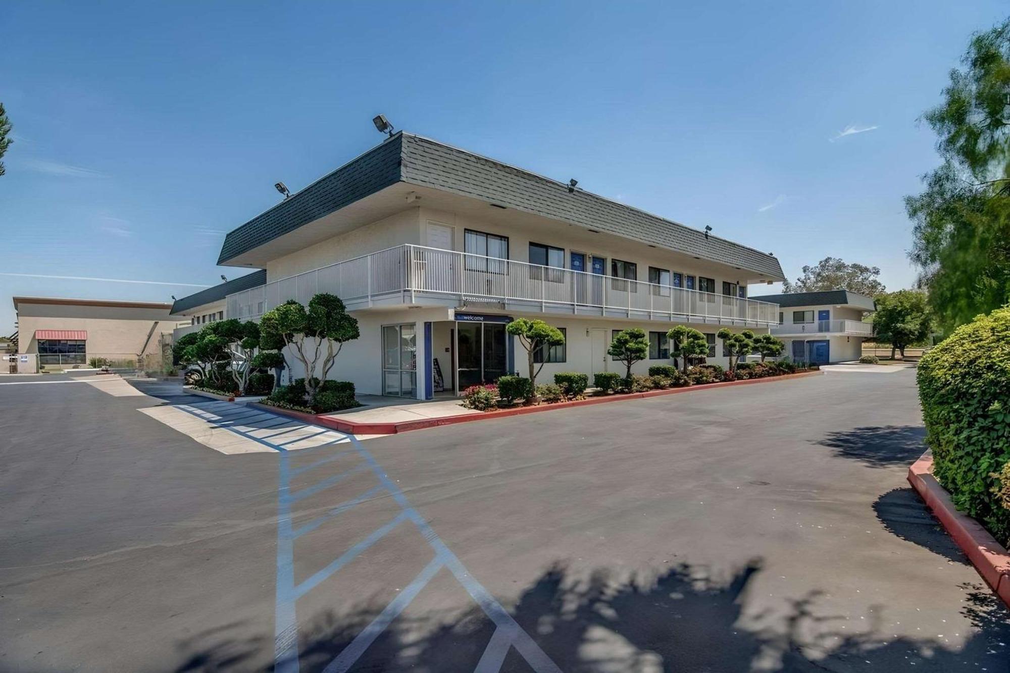 Park Inn By Radisson, Tracy Εξωτερικό φωτογραφία