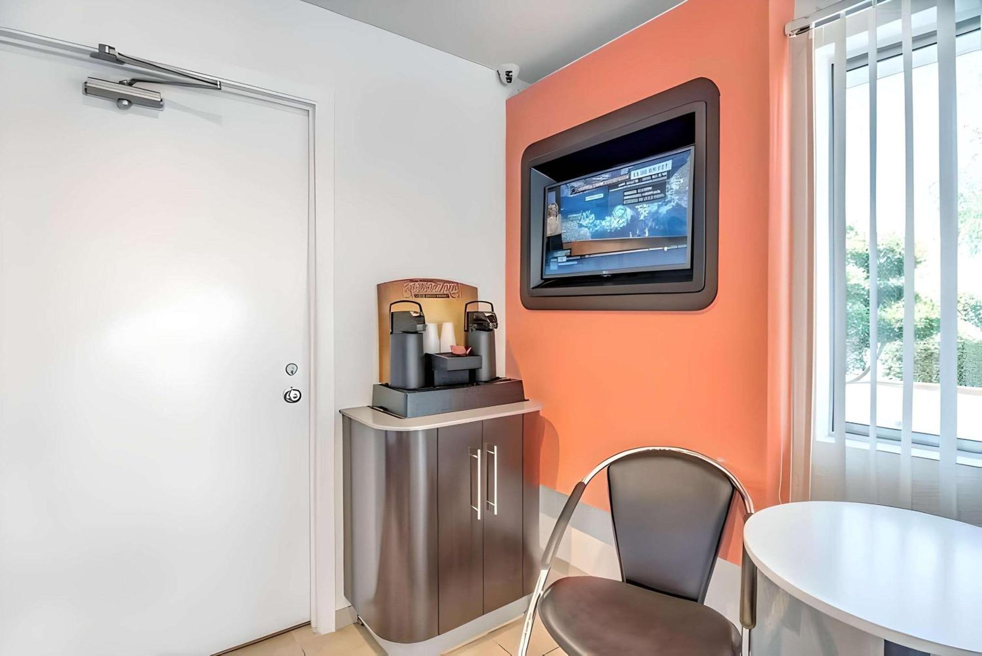 Park Inn By Radisson, Tracy Εξωτερικό φωτογραφία