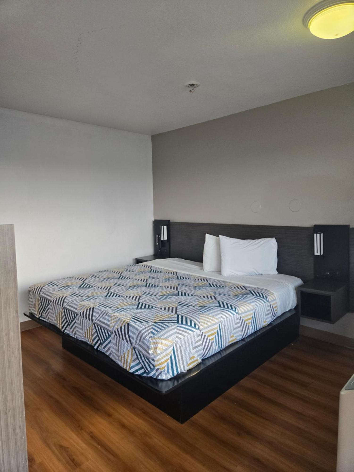 Park Inn By Radisson, Tracy Εξωτερικό φωτογραφία